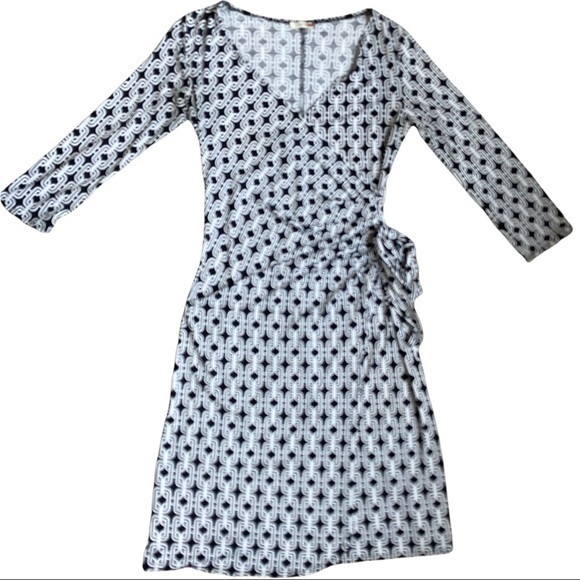 Touch 9 Dresses & Skirts - Touch9 no size small/med stretchy wraparound Black & white geometric shape dress